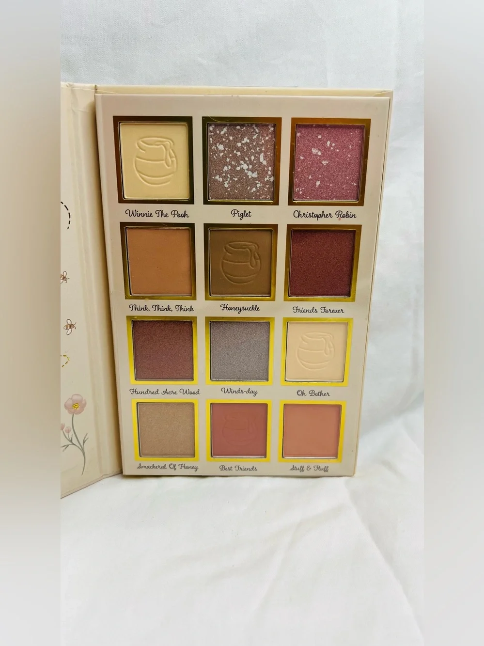 Disney Winnie the Pooh Pastel Yellow & Beige Wall Art eyeshadow palette